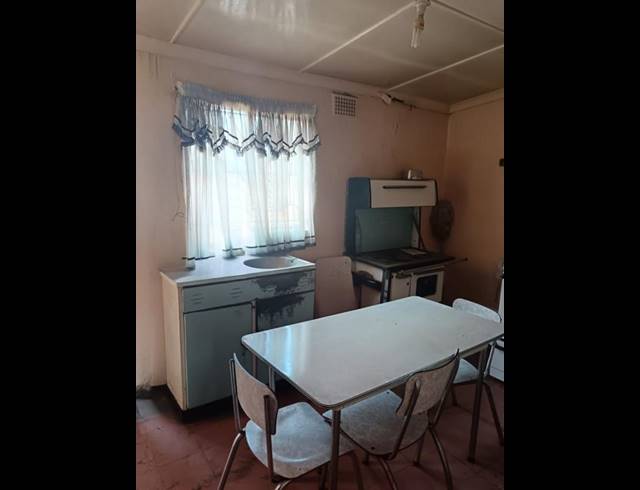 2 BEDROOM HOUSE FOR SALE IN MOFOLO CENTRAL